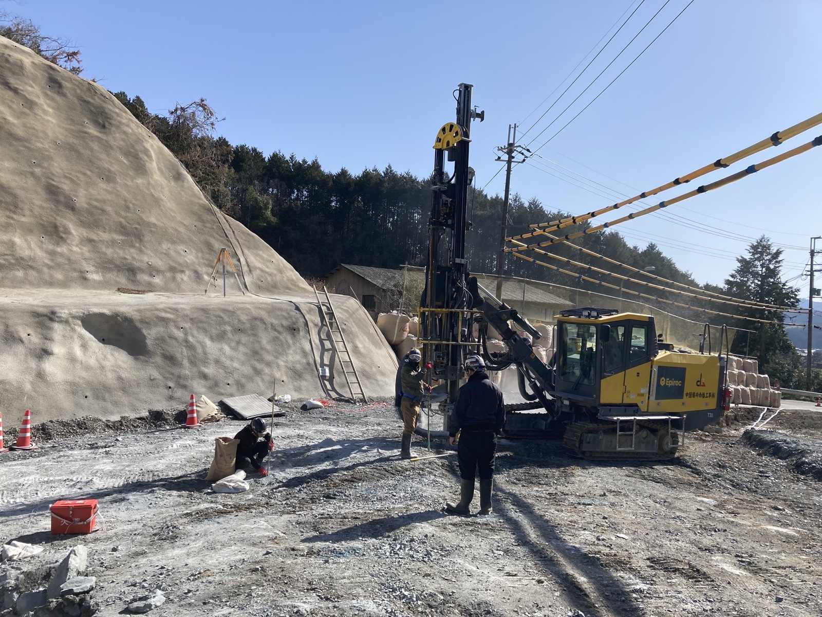 岩盤破砕工事の現場