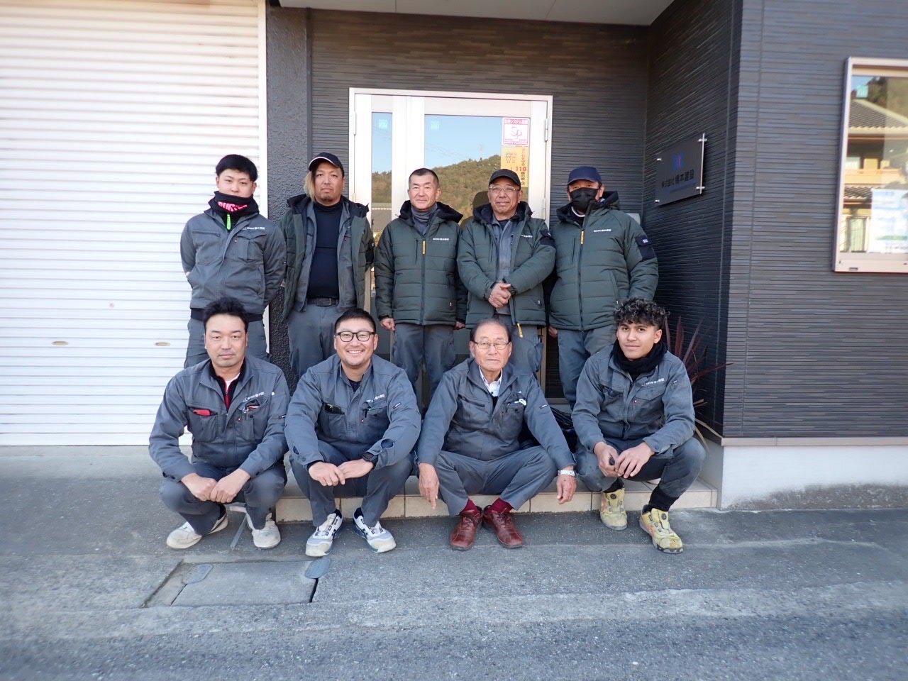 株式会社橋本建設の社員集合写真