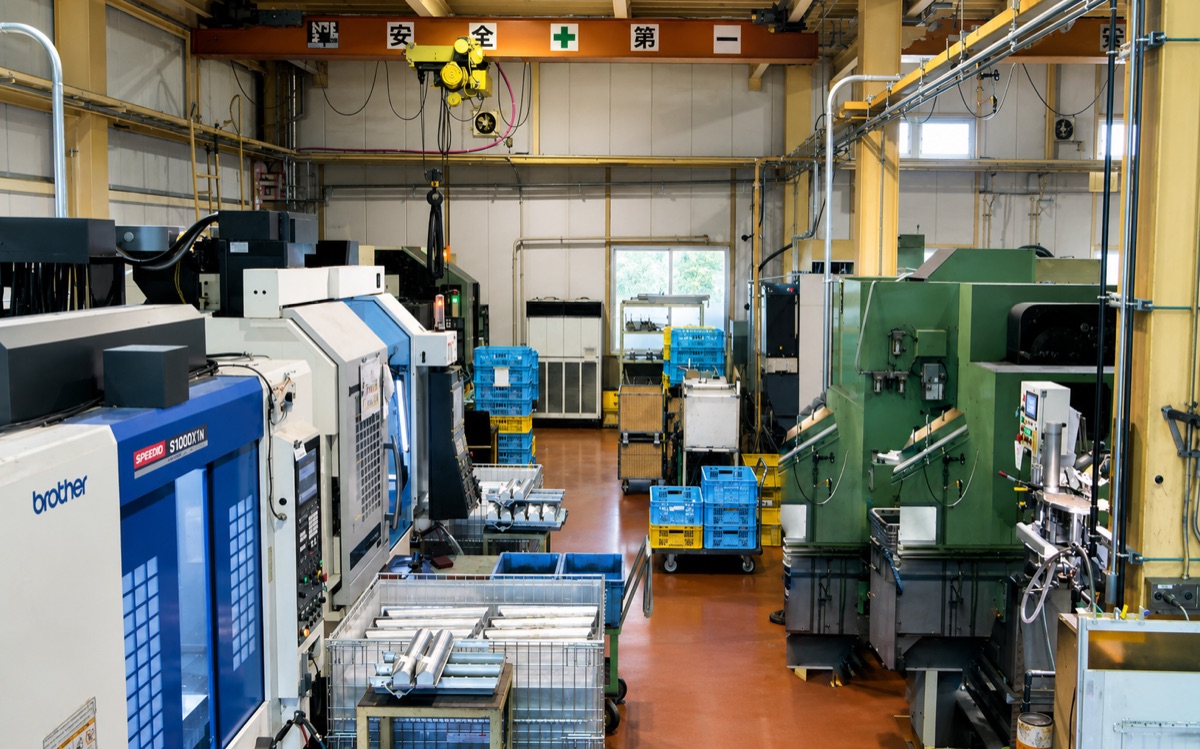 製造部の作業現場（建設機械のブレーキ関連部品加工）